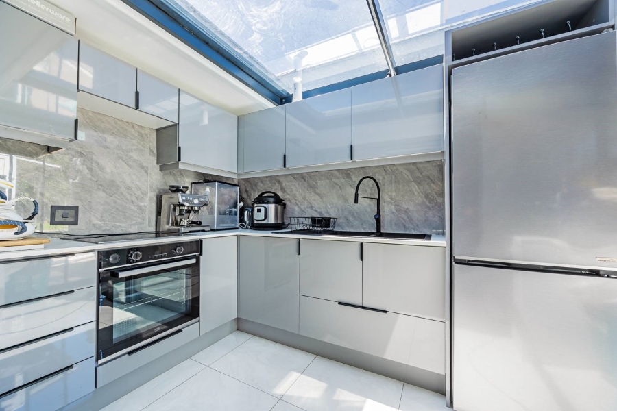 5 Bedroom Property for Sale in Panorama Western Cape